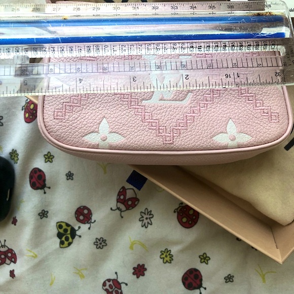 LOUIS VUITTON MINI POCHETTE Empreinte Stitch - Picture 6 of 6